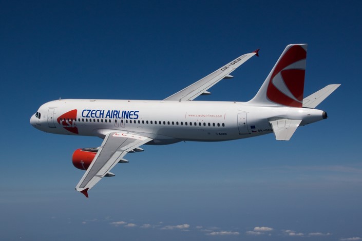 Самолет Czech Airlines Airbus A320 в полете